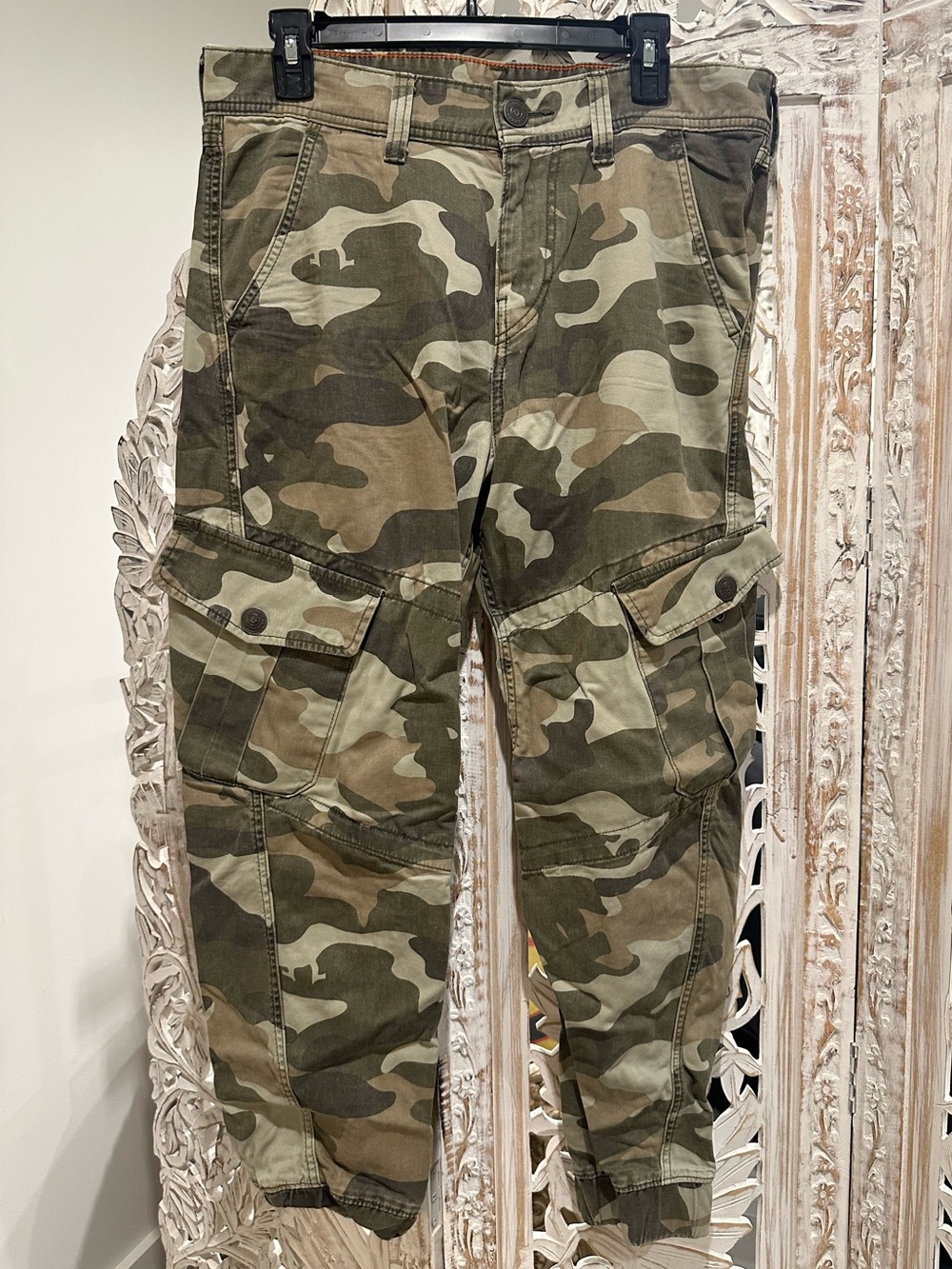 True Religion Men's jogger Camo Cargo Pants in Olive and Khaki